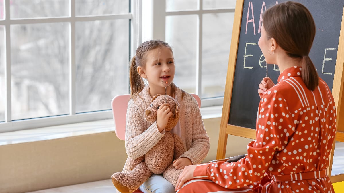 speech therapist teaching pronunciation