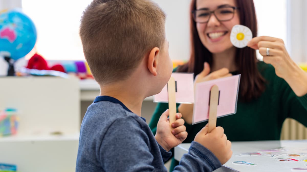 speech language pathologist and child learning to speak new words