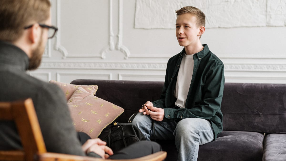 male psychologist talking with a young client