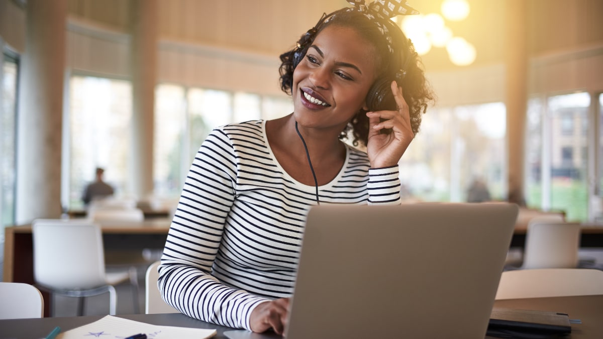 online college student listening to an online lecture