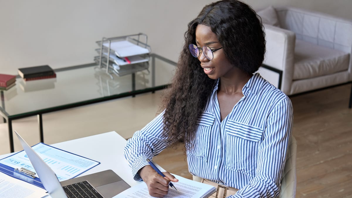 HBCU student working doing an online class