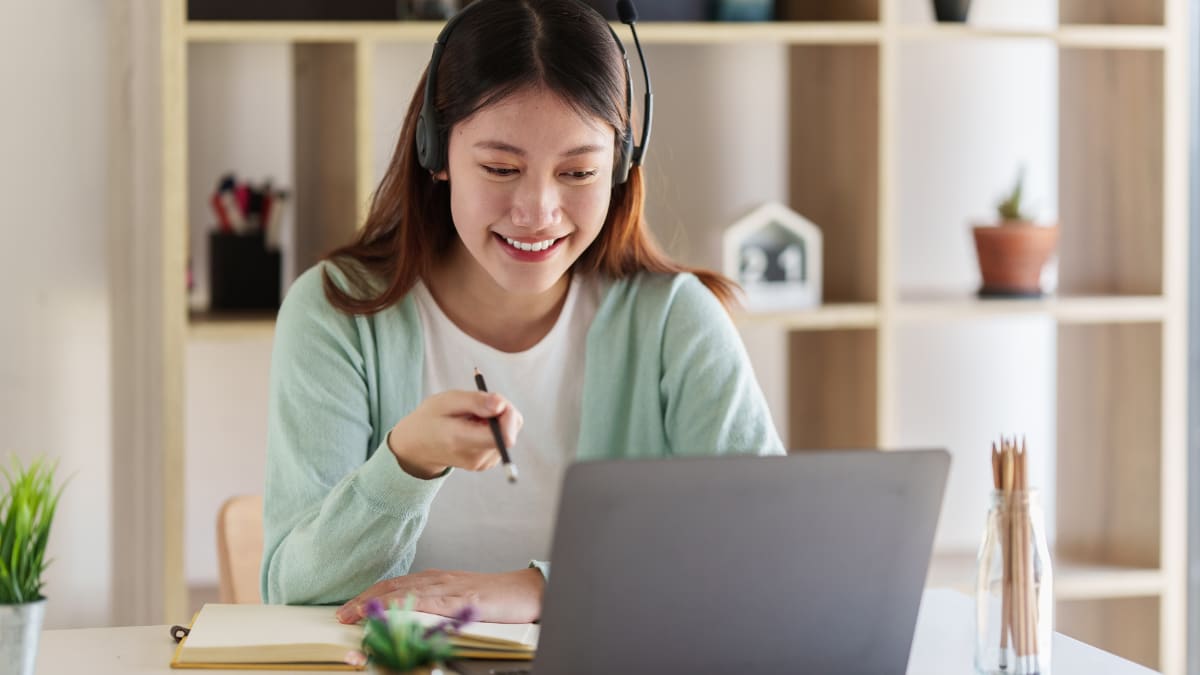 young MBA student working on an online course