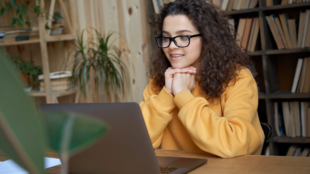 online student listening and watching an online college lecture