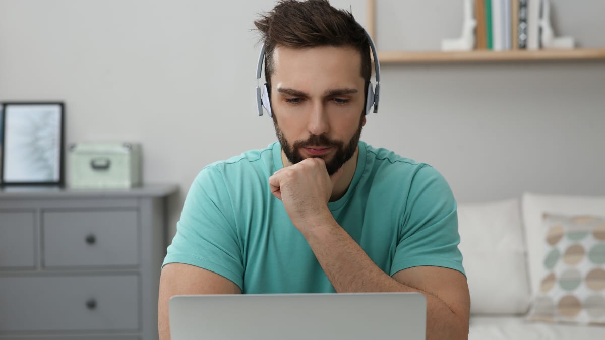 online college student listening to an online lecture