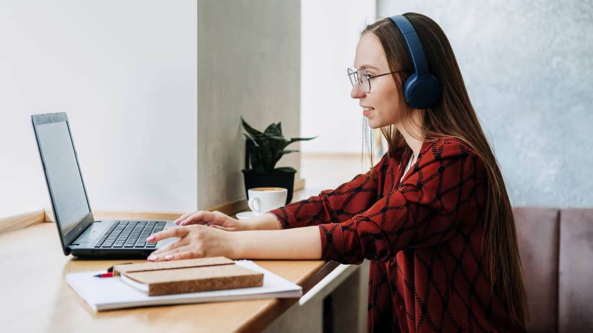 graduate student listening to an online lecture