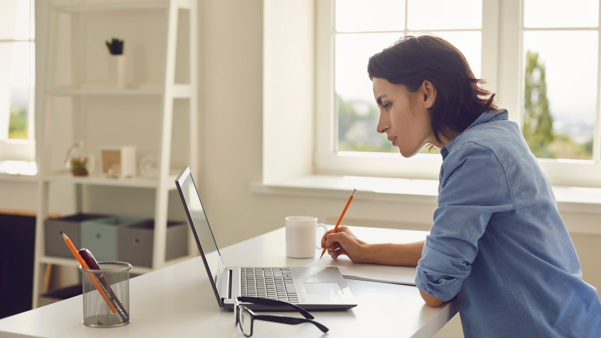 student in online college