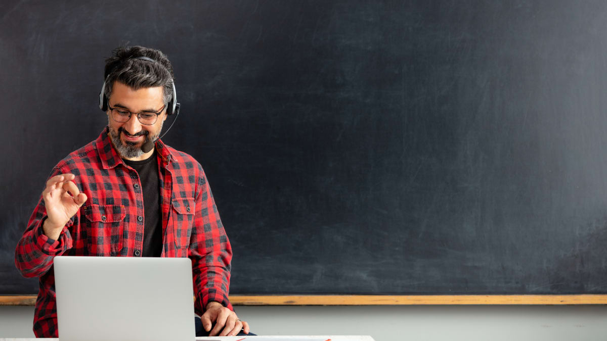 online professor teaching class