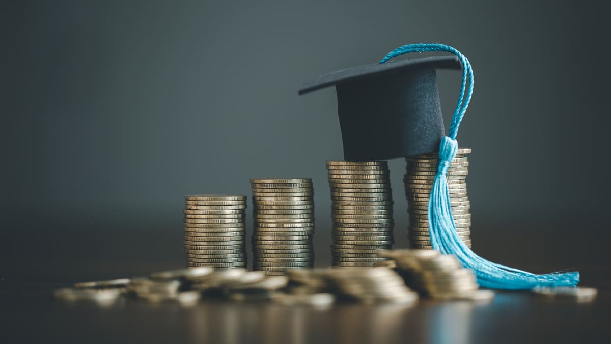 saving money with financial aid