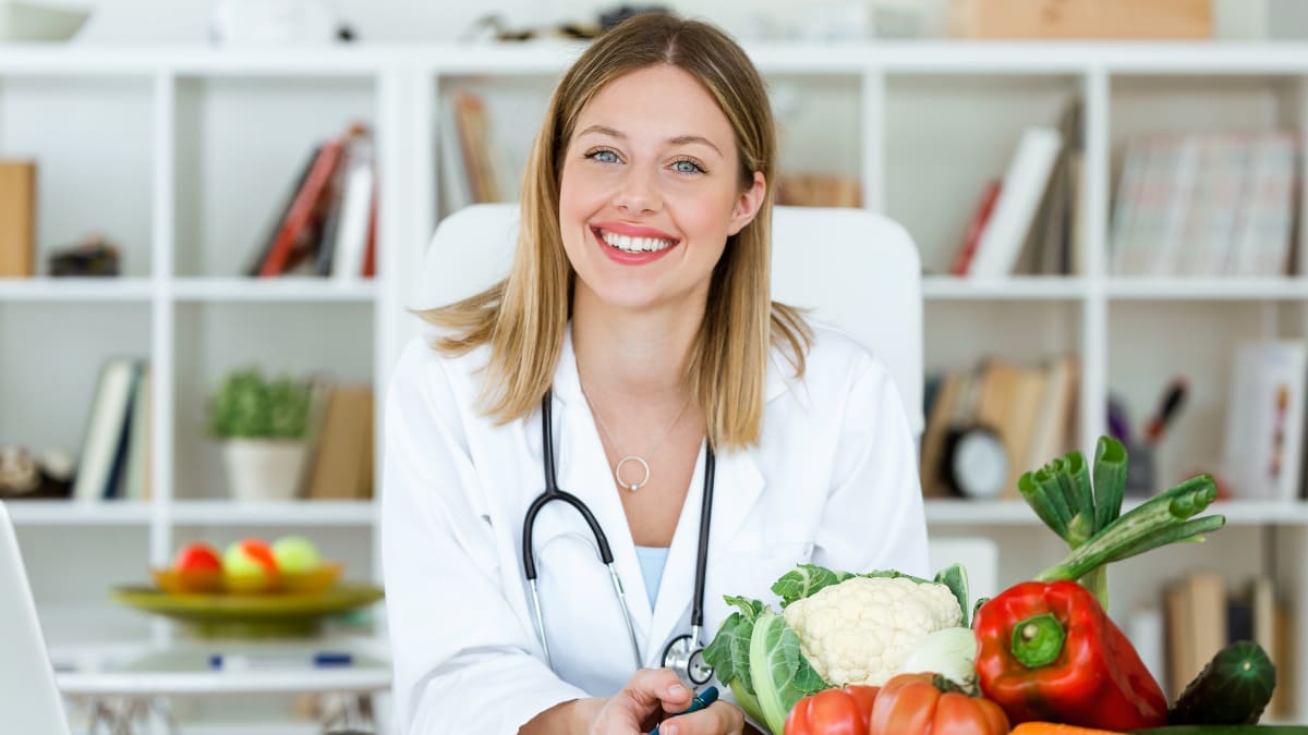 nutritionist studying metabolomics