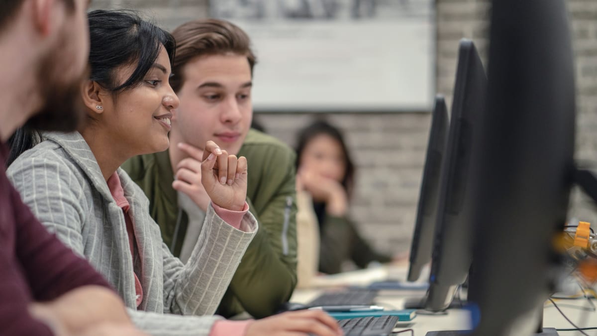 college students working in a computer lab