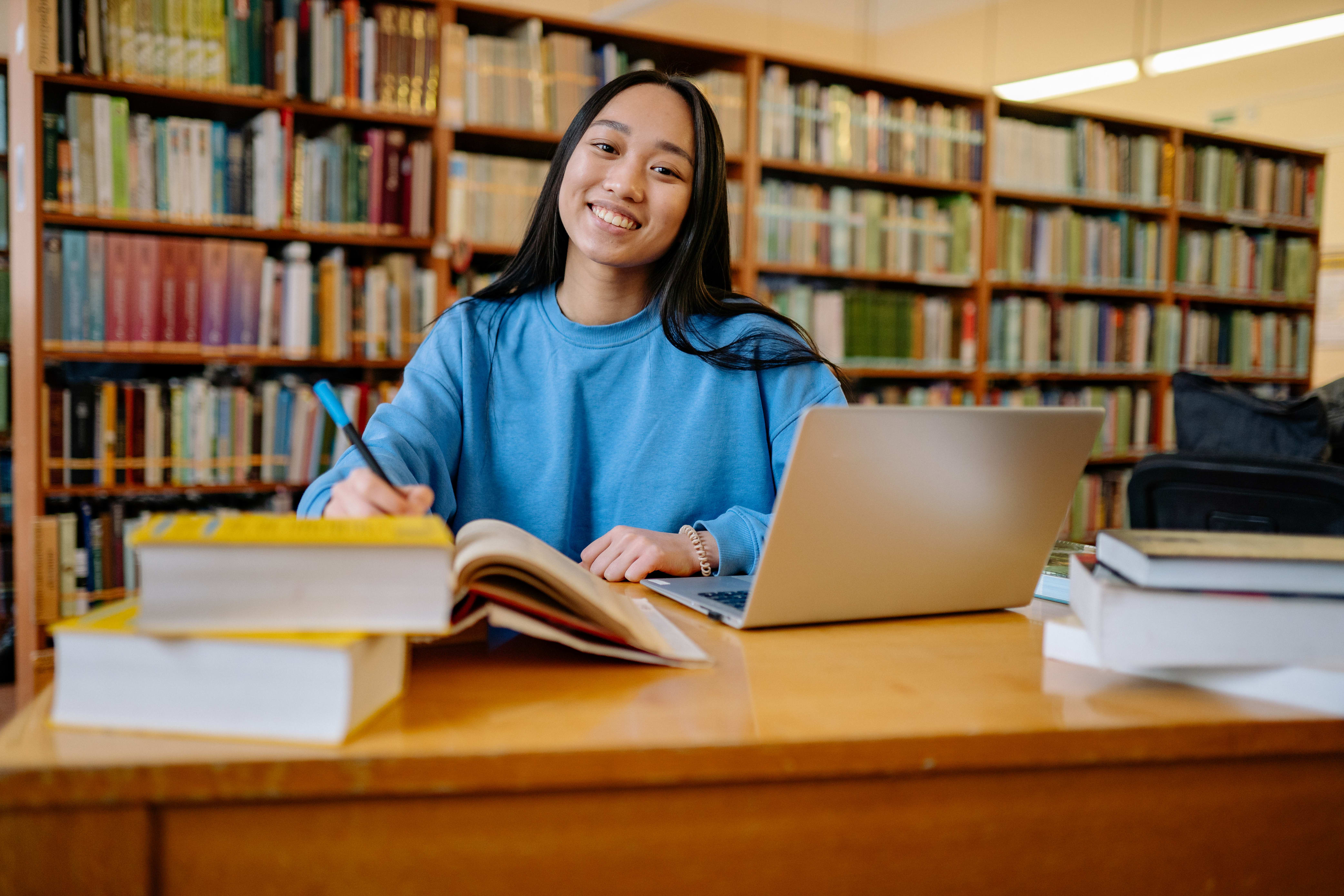international business student studying in a college library